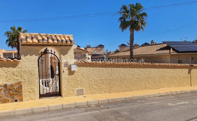 Resale - Villa - Orihuela Costa - Villamartin