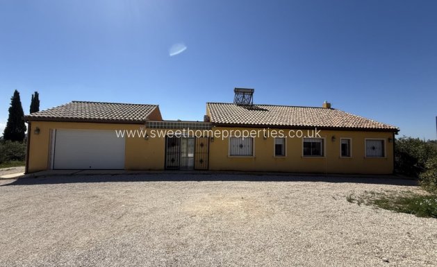 Resale - Country house - Pinoso