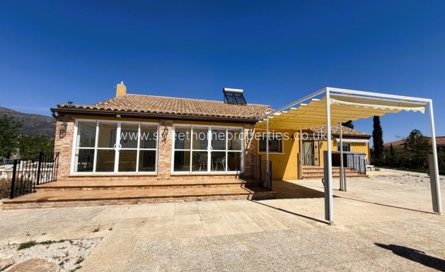 Resale - Country house - Pinoso