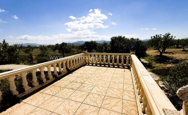 Resale - Country house - Pinoso