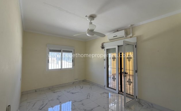 Resale - Country house - Pinoso