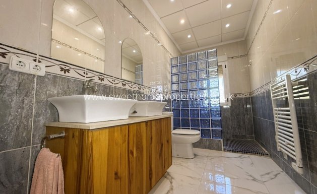 Resale - Country house - Pinoso