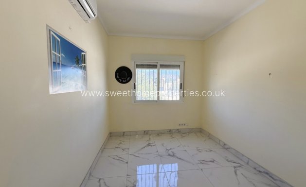 Resale - Country house - Pinoso