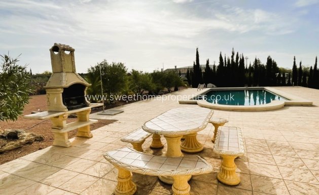 Resale - Country house - Pinoso