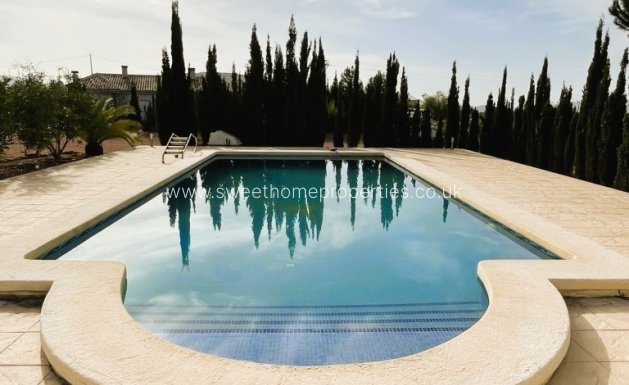 Resale - Country house - Pinoso