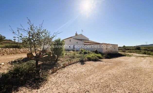 Resale - Country house - Pinoso