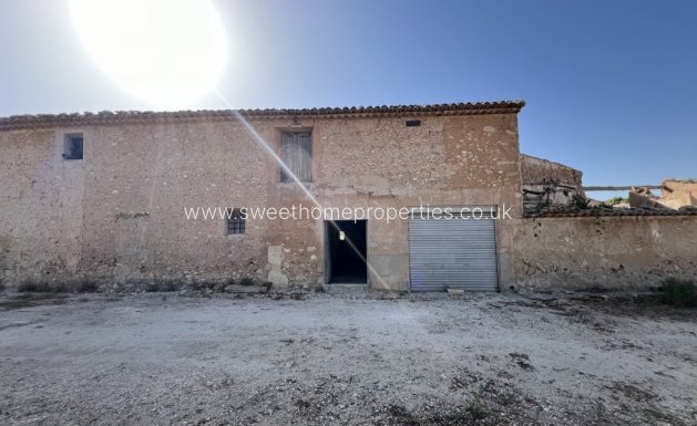 Resale - Country house - Pinoso