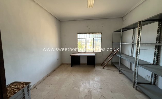 Reventa - Commercial - Hondon De Los Frailes
