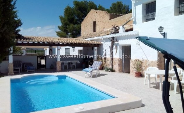 Resale - Country house - Pinoso