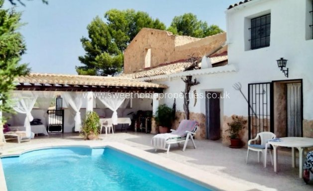 Resale - Country house - Pinoso