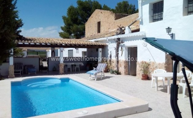 Resale - Country house - Pinoso