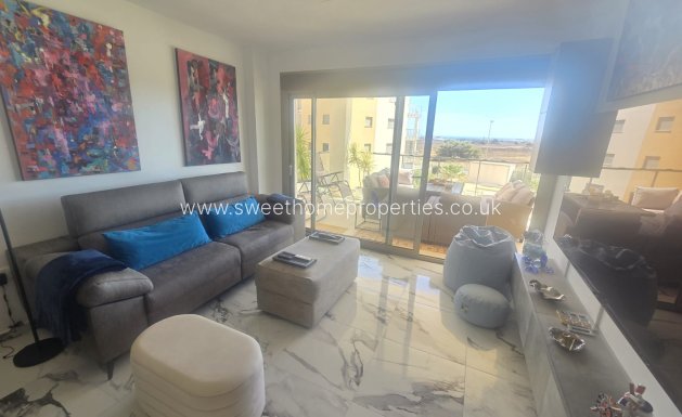 Resale - Apartment - Villamartin