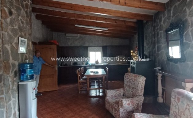 Resale - Country house - Sax