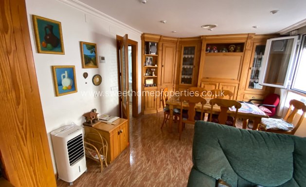 Resale - Town house - Sax