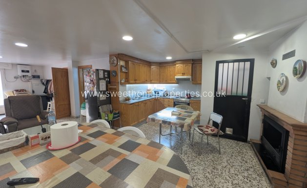 Resale - Town house - Sax