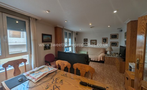 Resale - Town house - Sax