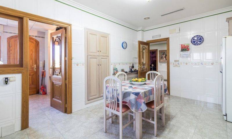 Re-sale - Villa - Elche