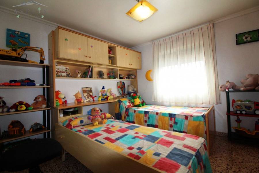 Re-sale - Country house - Hondon De Las Nieves