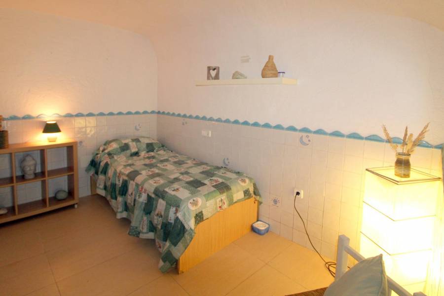Re-sale - Cave house - Hondon De Las Nieves