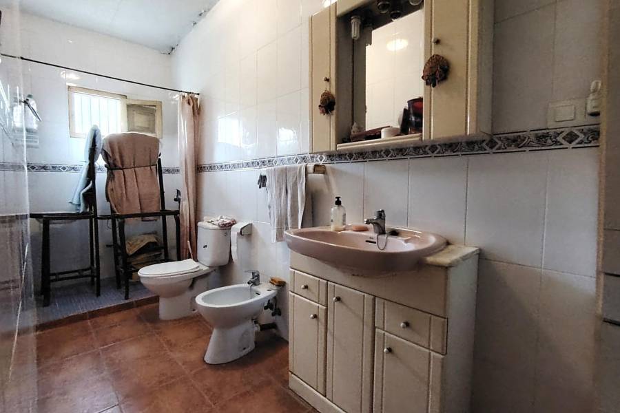 Re-sale - Country house - Novelda