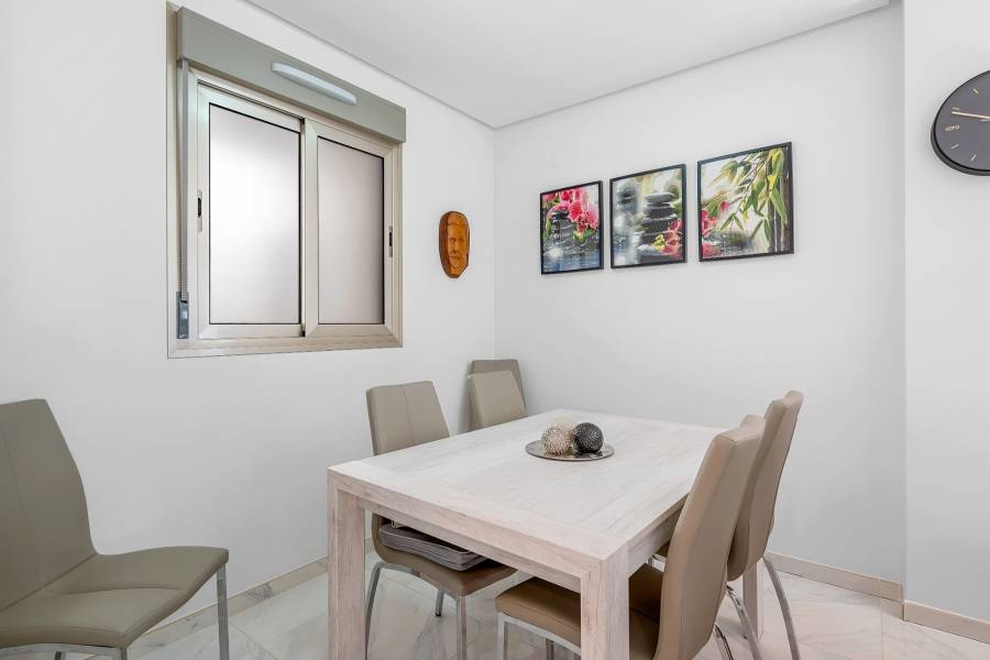 Re-sale - Apartment - Villamartin