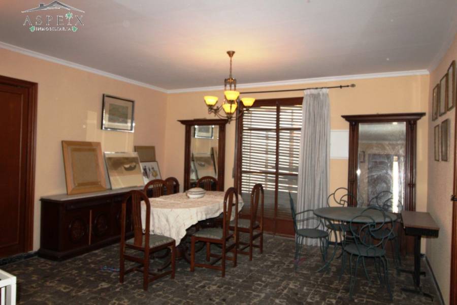 Re-sale - Country house - Petrer