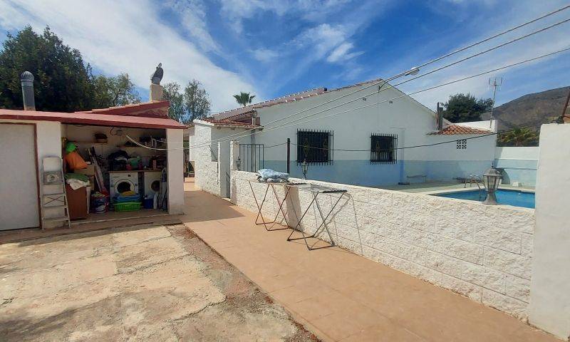 Re-sale - Country house - Hondon De Las Nieves