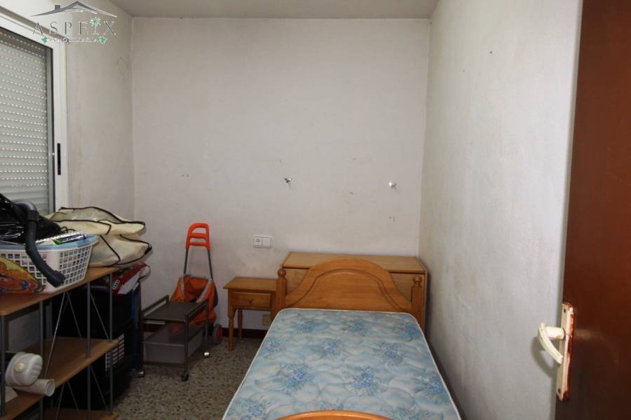 Re-sale - Country house - Petrer