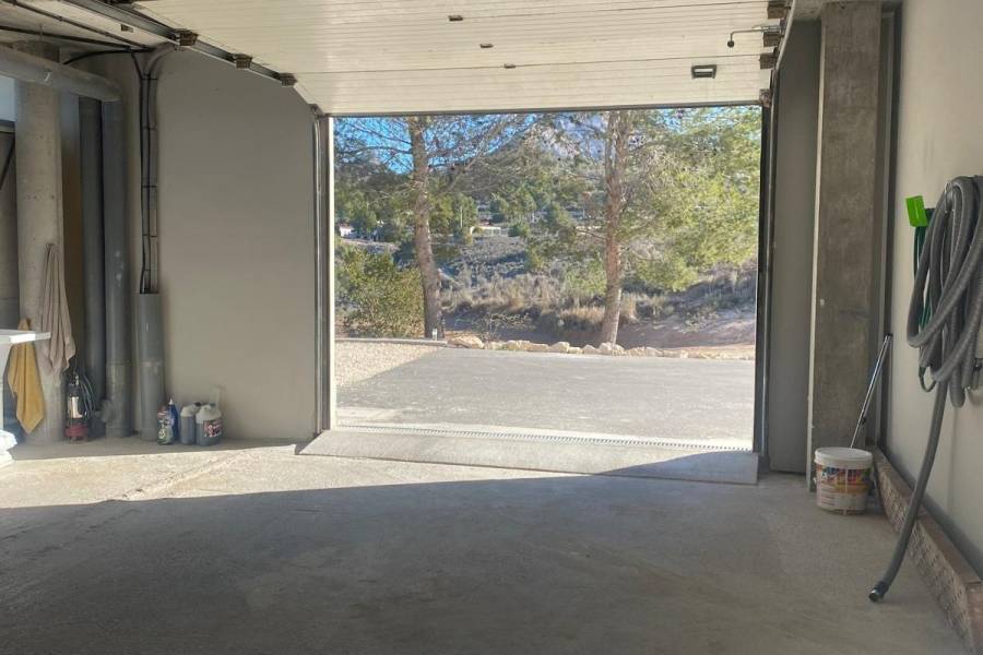 Re-sale - Country house - Petrer - Loma badá