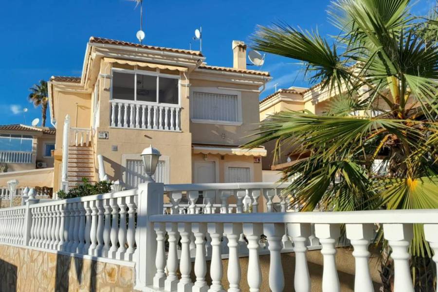 Re-sale - Villa - Villamartin