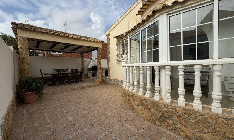 Re-sale - Villa - Playa Flamenca - Alicante