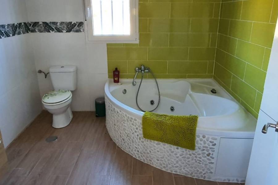 Re-sale - Country house - Monforte Del Cid