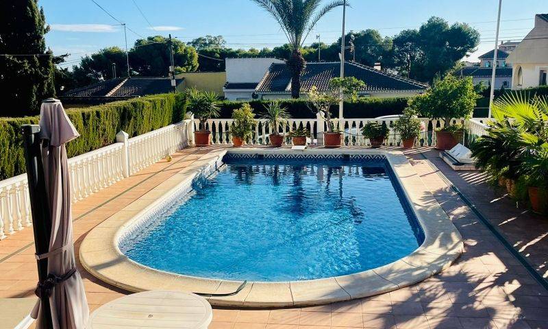 Venta - Chalet - Torrevieja