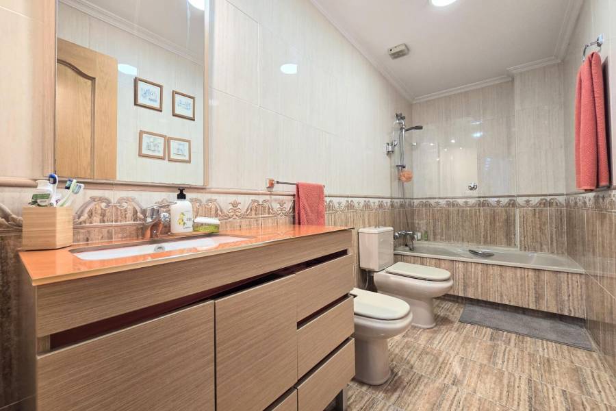 Re-sale - Flat - Elche