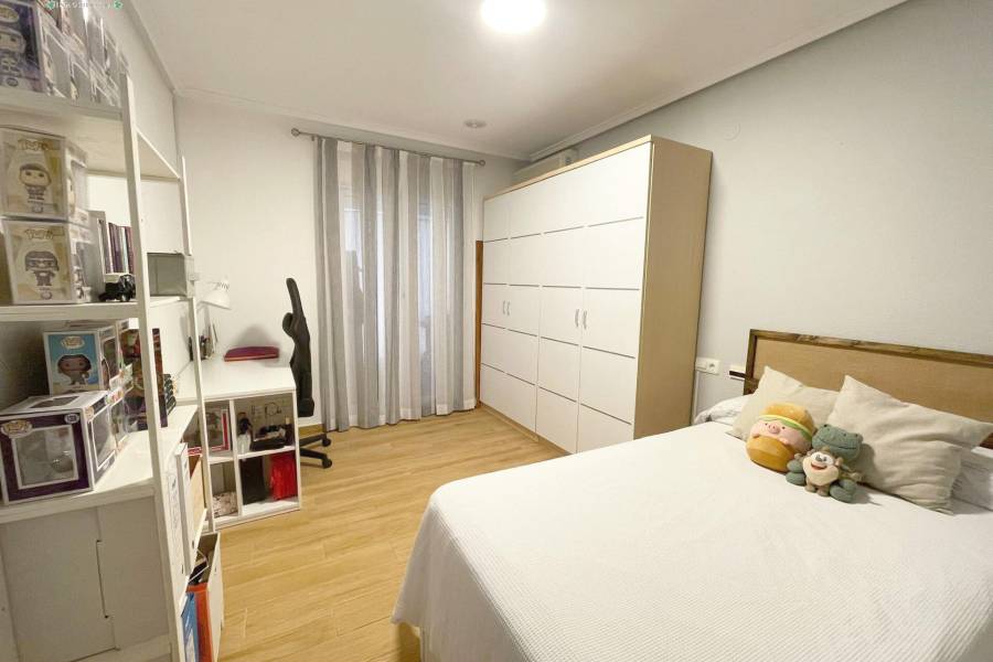Re-sale - F - Aspe - La nía