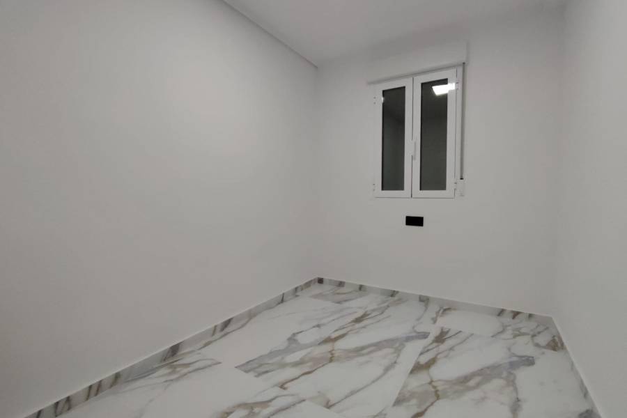 Re-sale - Flat - Elche