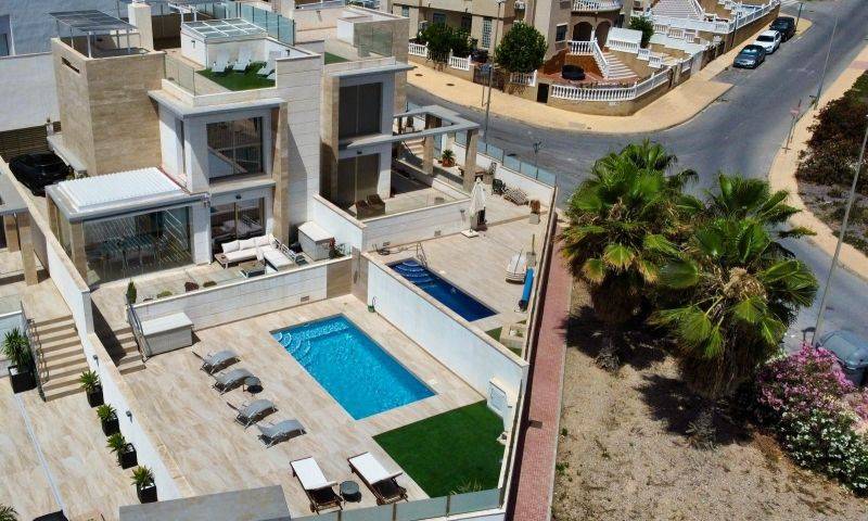 Re-sale - Villa - Villamartin