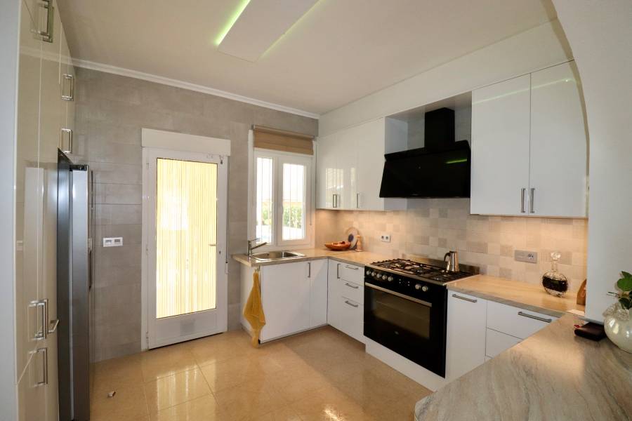 Re-sale - Country house - Orihuela