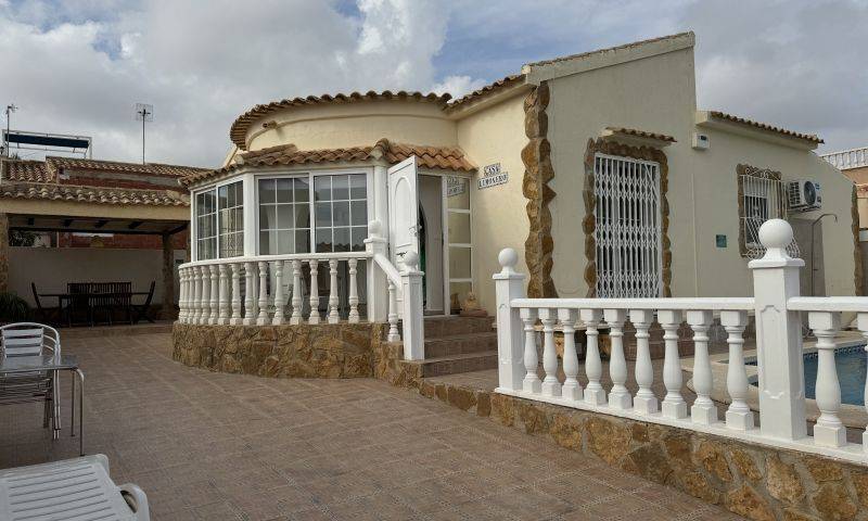 Re-sale - Villa - Playa Flamenca - Alicante