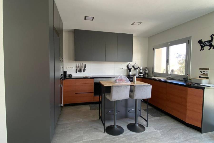 Re-sale - Country house - Petrer - Loma badá