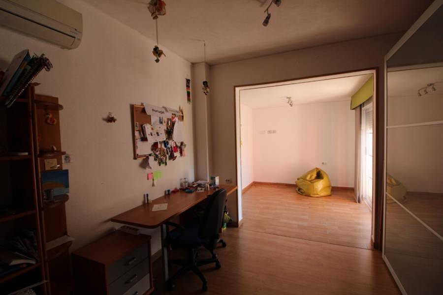 Re-sale - Villa - Elche