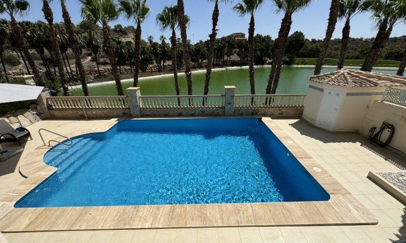 Re-sale - Villa - Villamartin