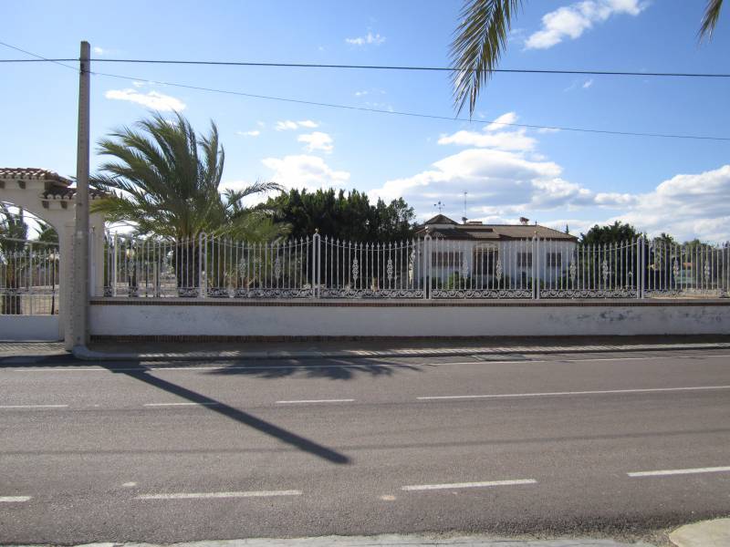 Re-sale - Villa - Elche