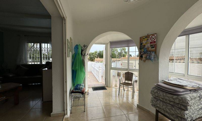 Re-sale - Villa - Playa Flamenca - Alicante