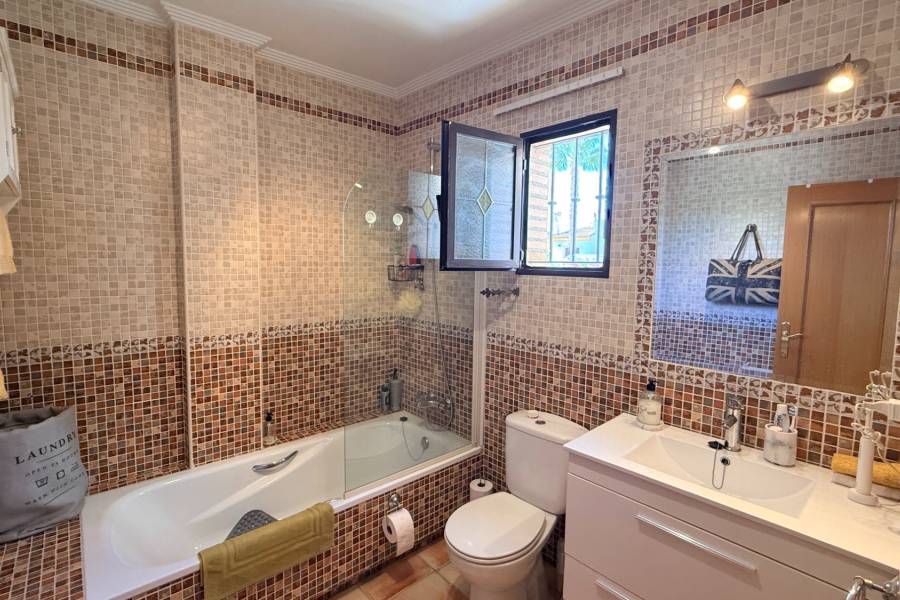 Venta - Chalet - Hondon De Las Nieves - La Montañosa