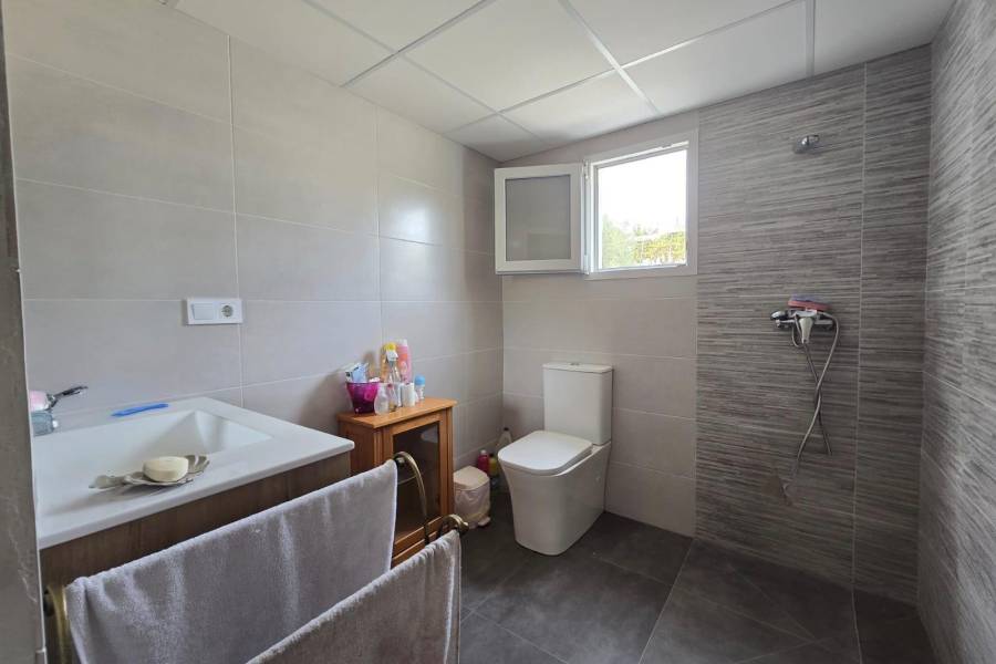 Re-sale - Country house - Novelda