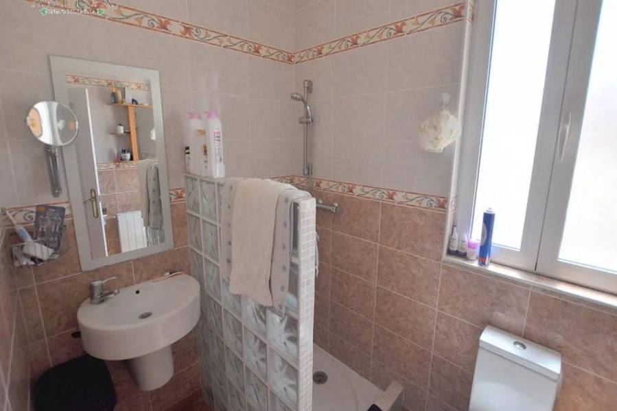 Re-sale - Country house - Pinoso