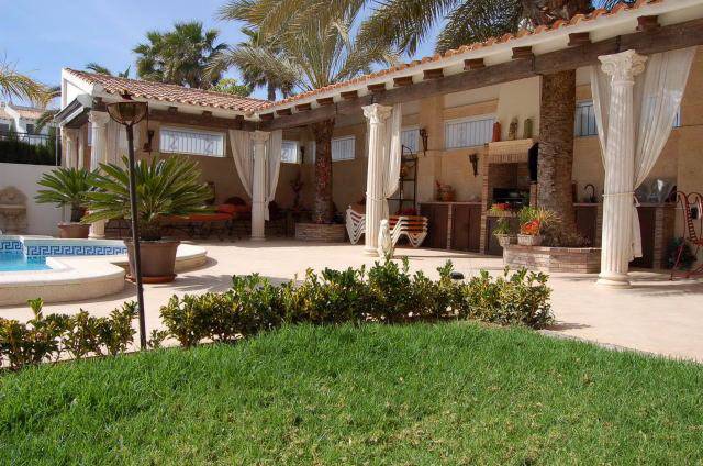 Re-sale - Villa - Playa Flamenca - Alicante