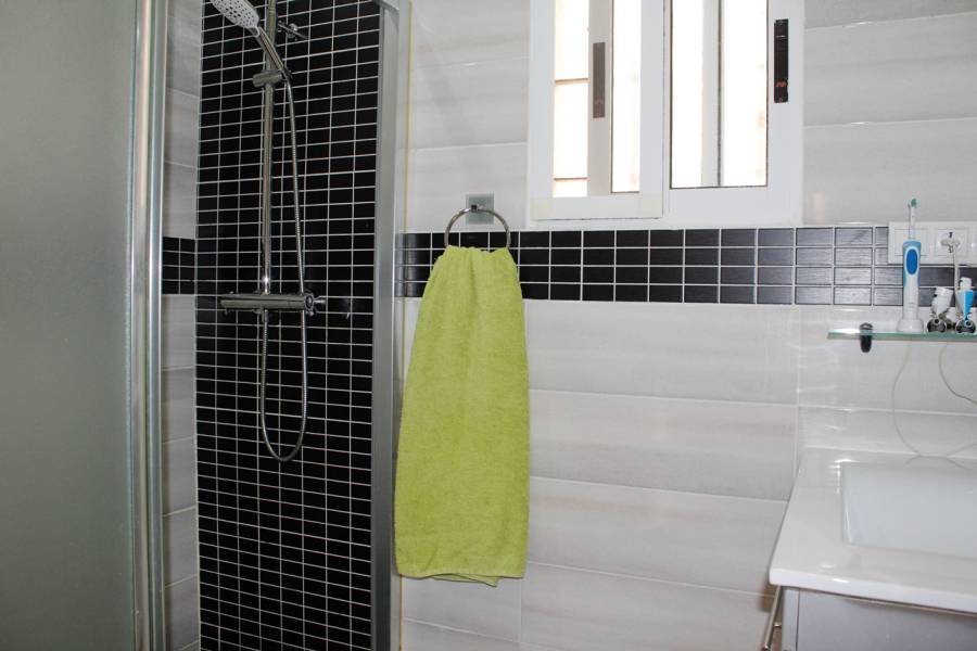 Re-sale - Villa - Villamartin