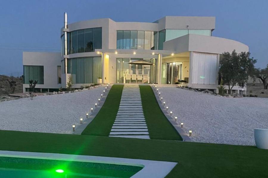 Re-sale - Country house - Petrer - Loma badá